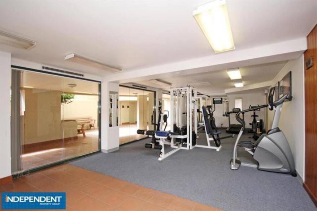 2 Beds 2 Baths Apt In Braddon Cbd - Pool, 1 Free Parking, Gym Apartment แคนเบอร์รา ภายนอก รูปภาพ